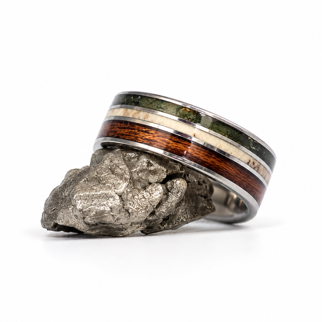 The Earthbound - Sapele, Howlite and Green Aventurine inay ring