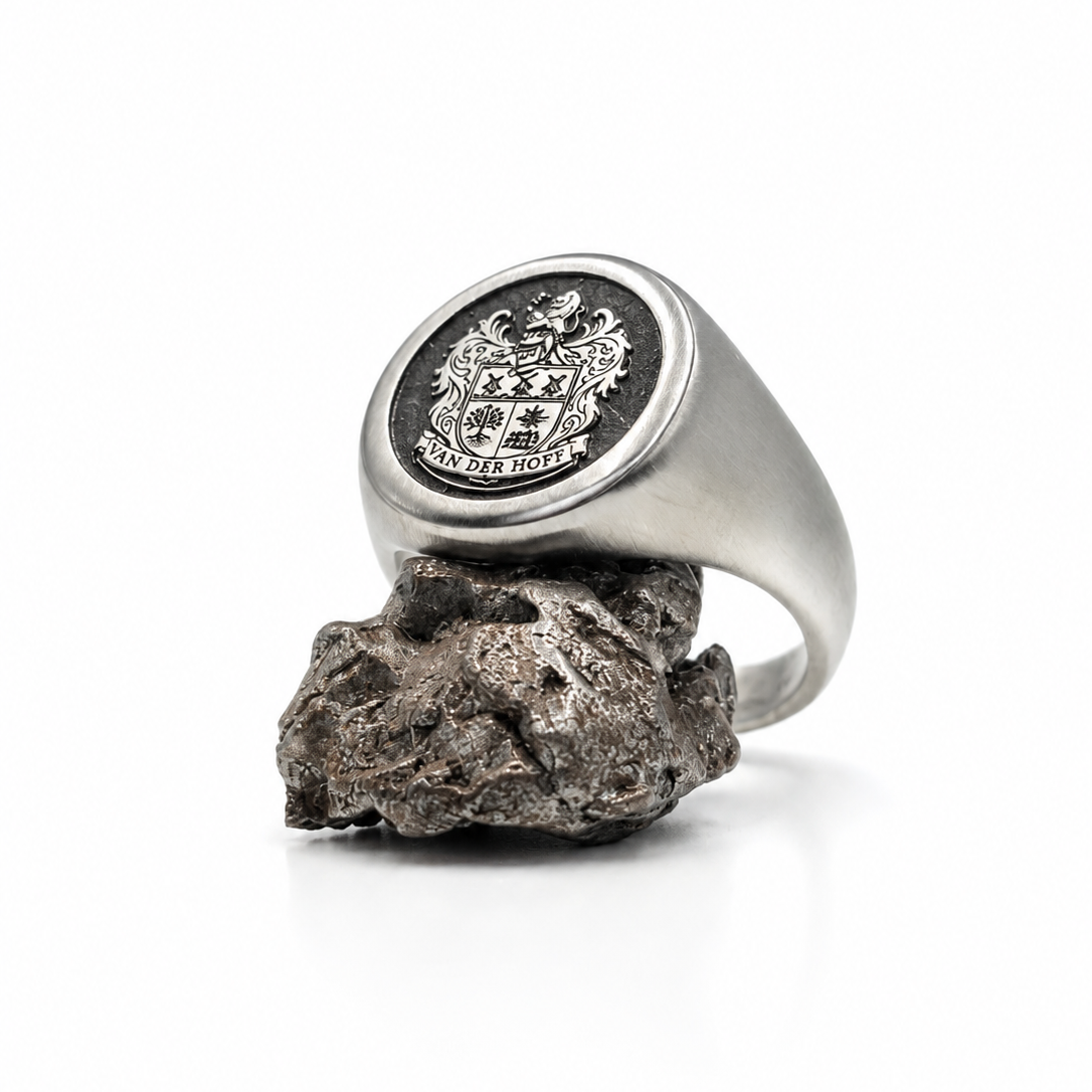 The oval Luxury - Deep Etched Family Crest Ring