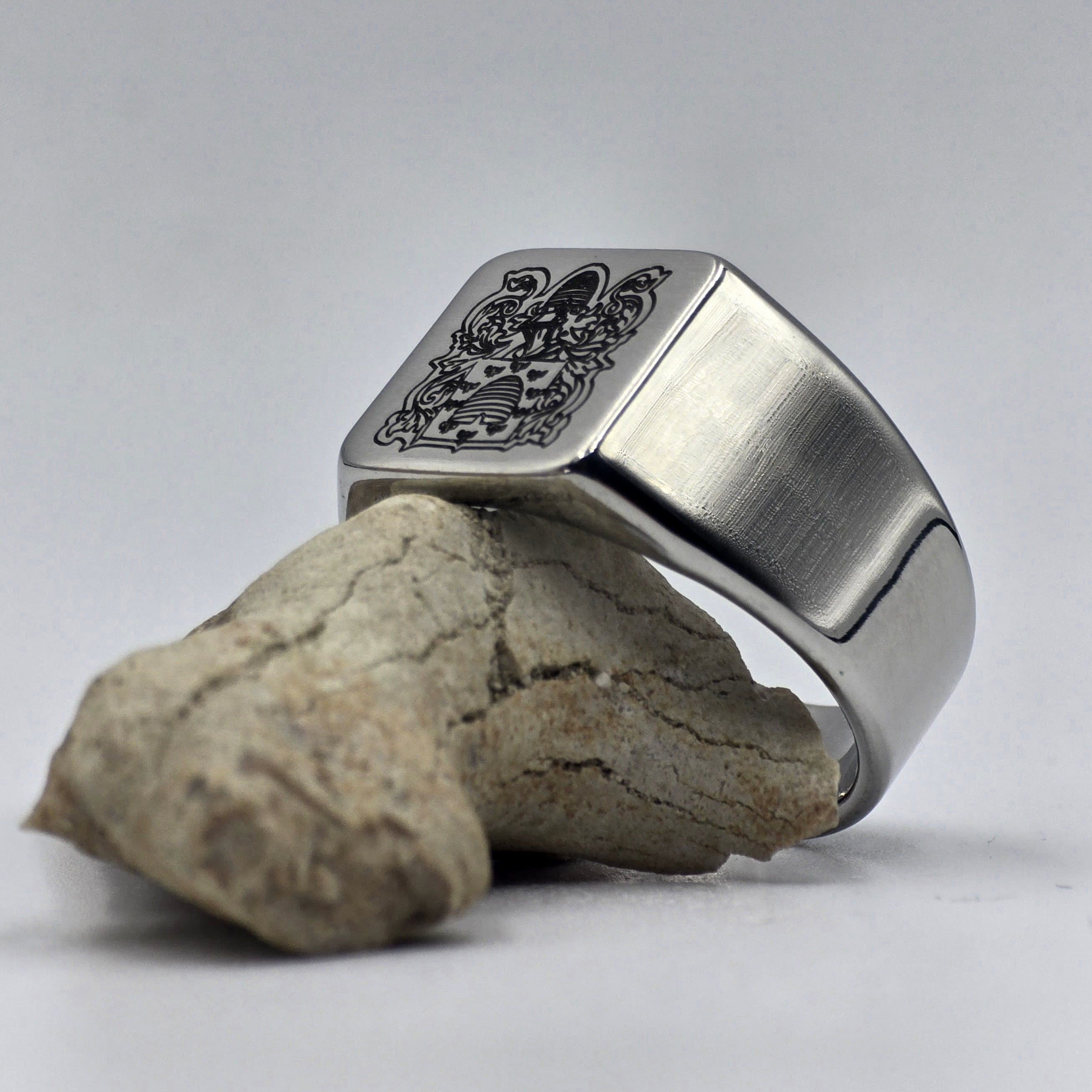 The Heirloom - Your Family Crest