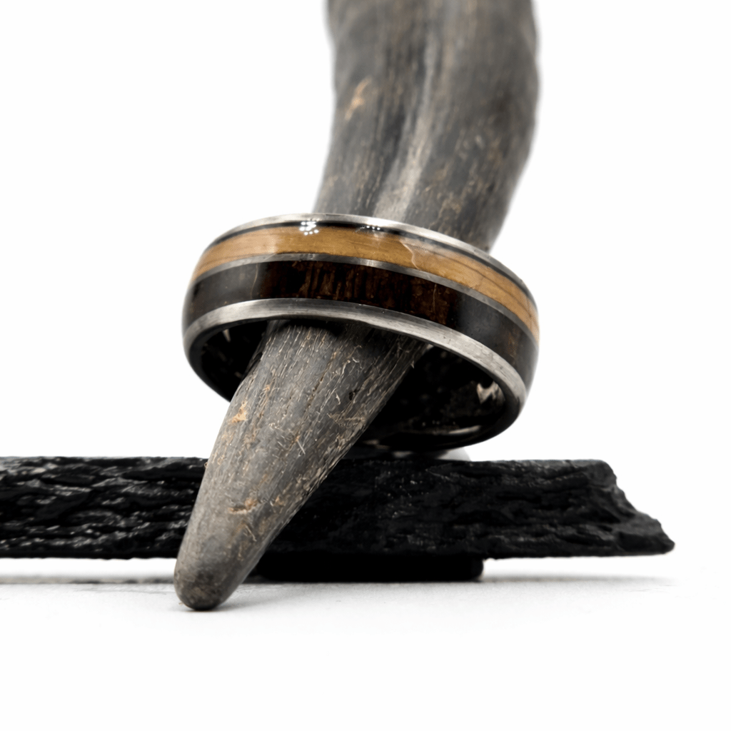 The Hunt X - Your Trophy Horn & walnut wood