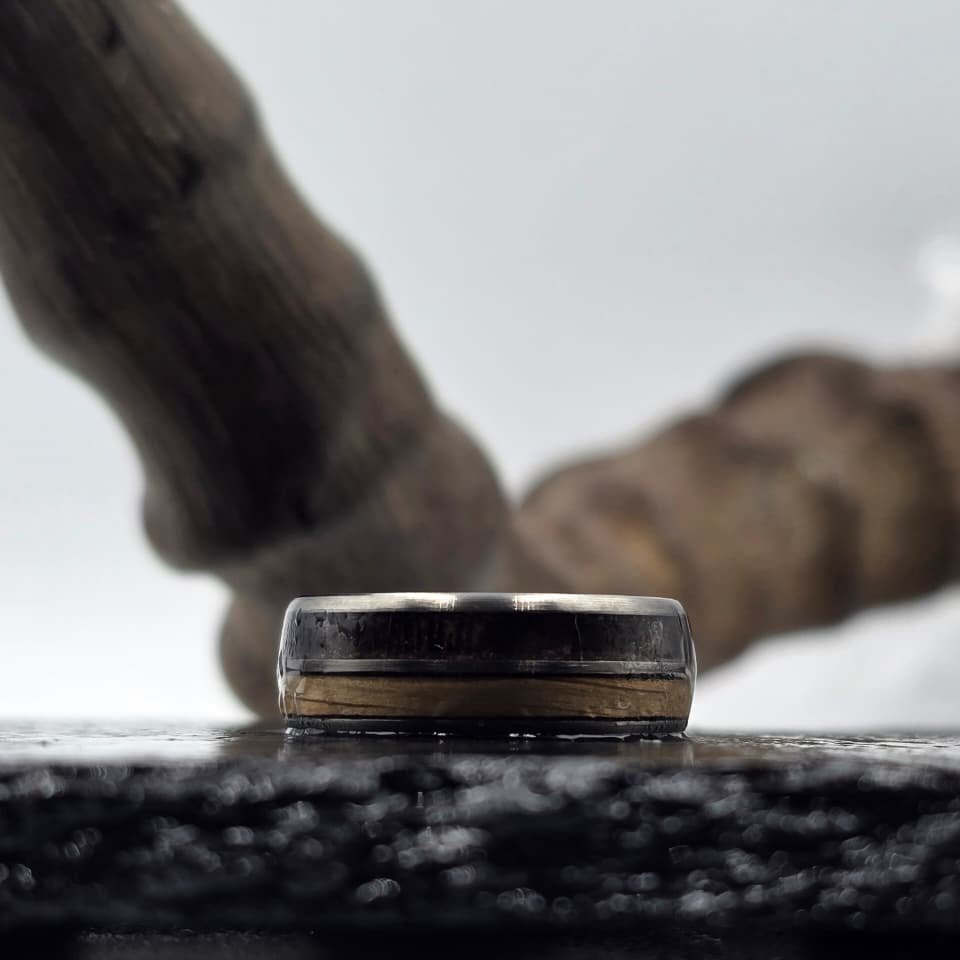 The Hunt X - Your Trophy Horn & walnut wood