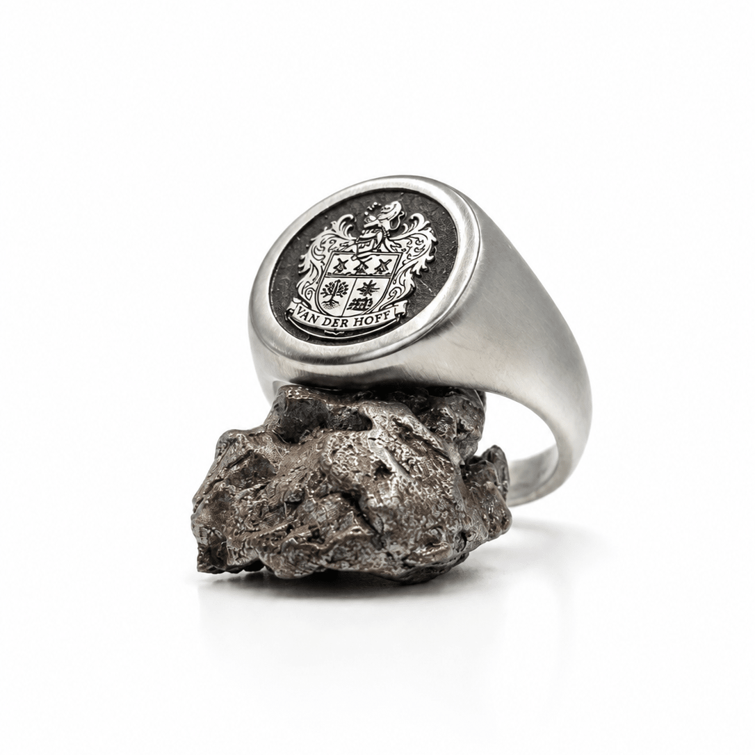 The oval Luxury - Deep Etched Family Crest Ring