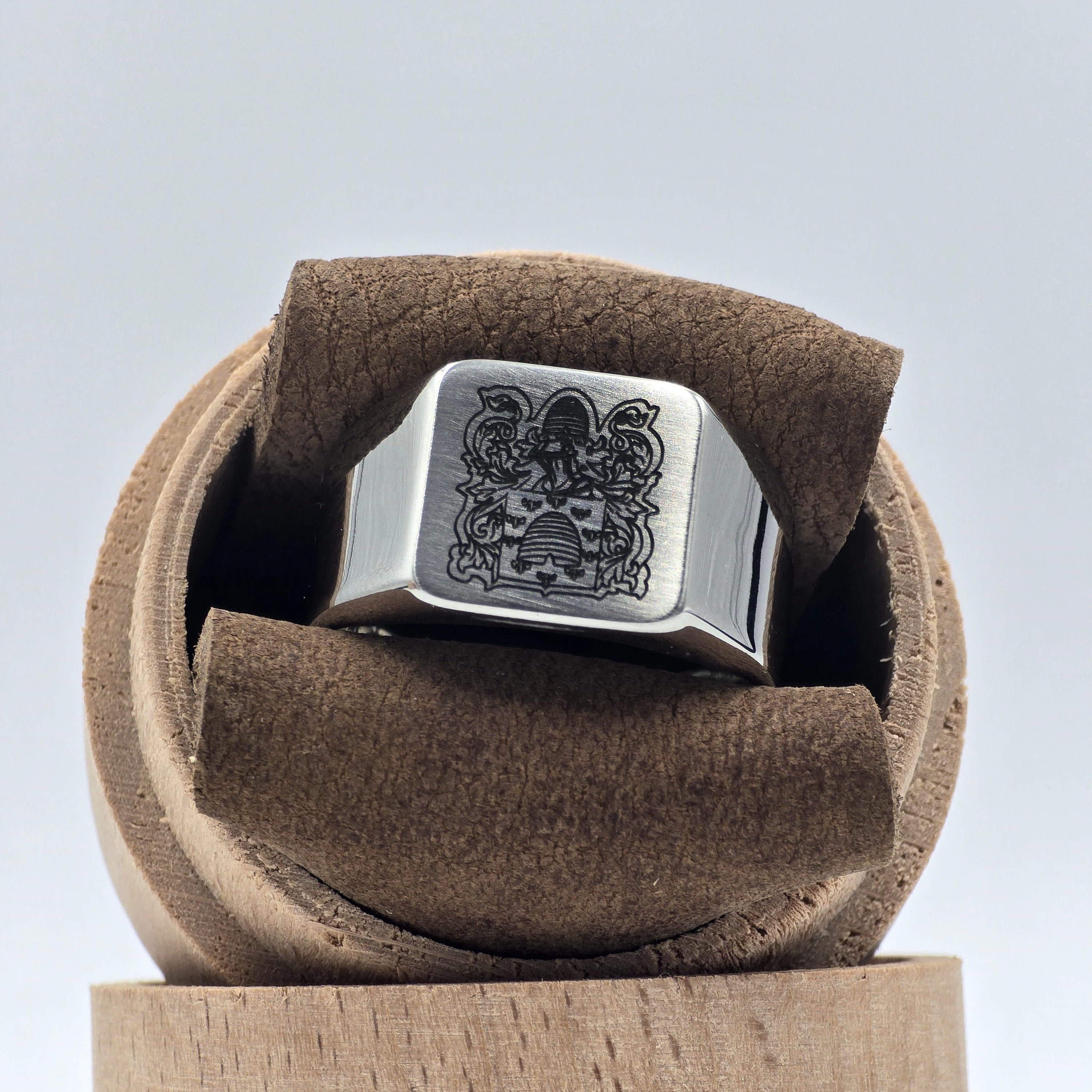 The Heirloom - Your Family Crest