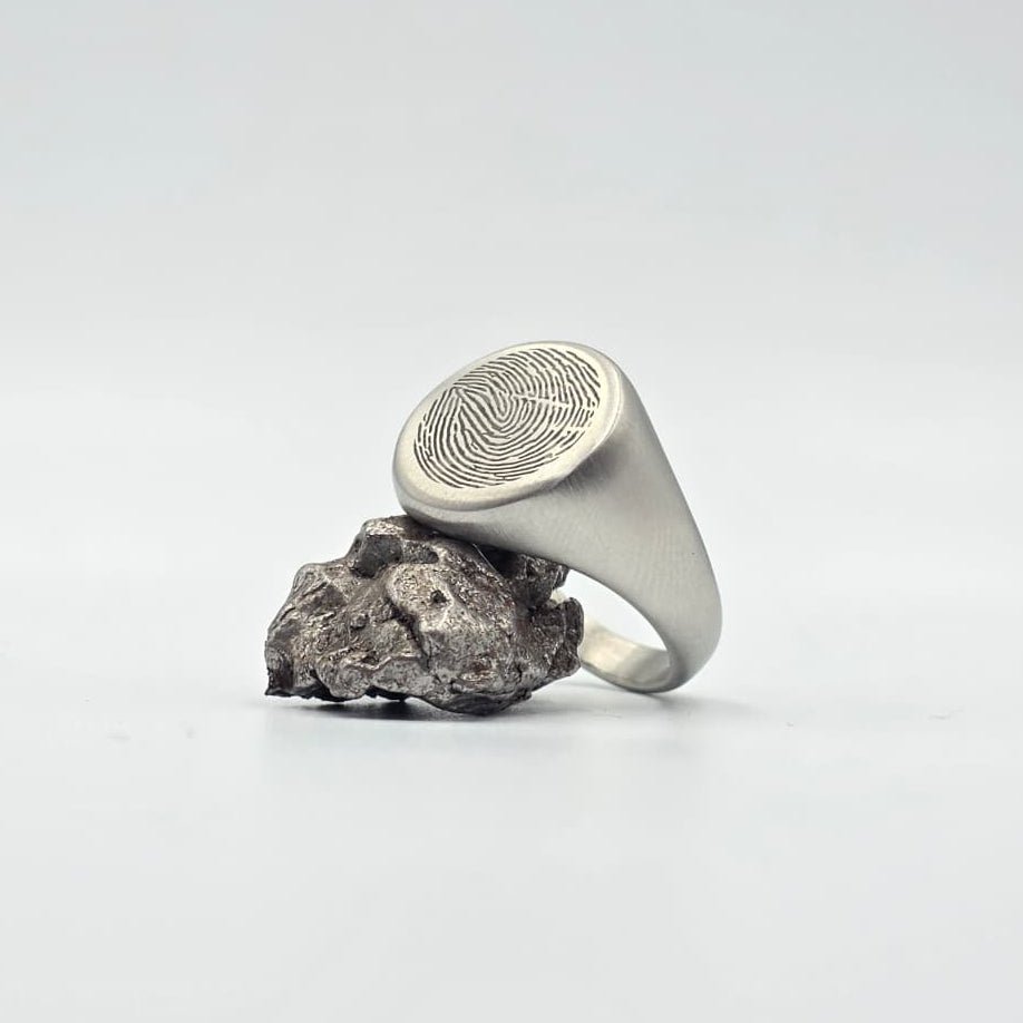 The oval - Fingerprint ring